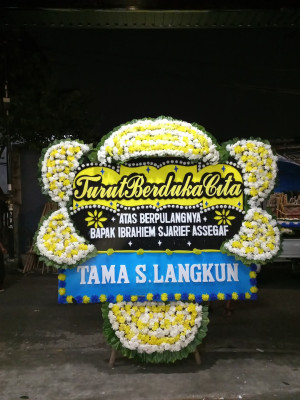 Papan Bunga Duka di Magetan